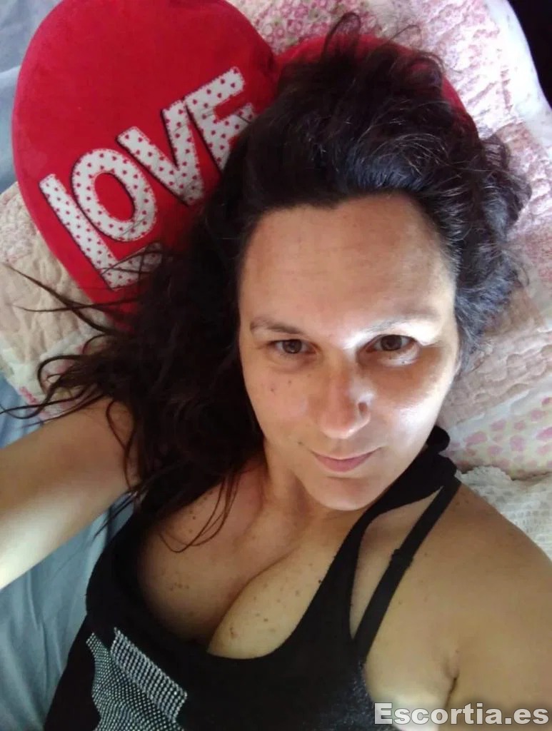 Aicha escort Pamplona