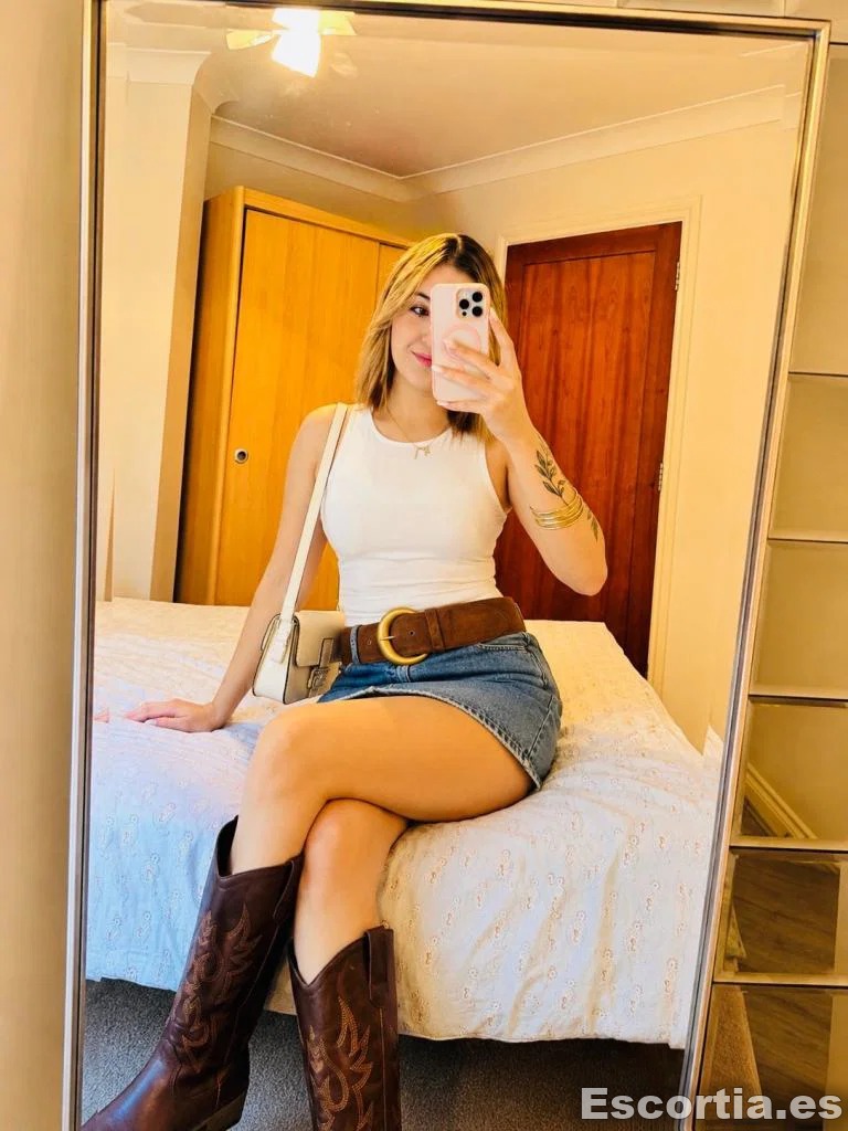 Camila photo 7