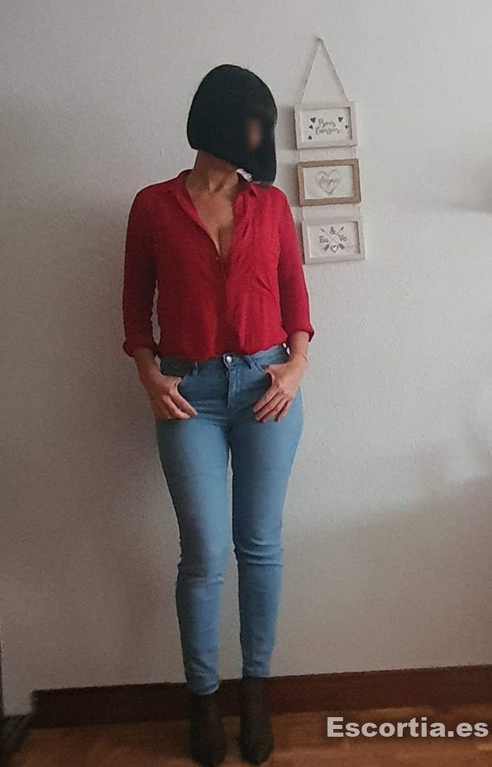 Carla photo 4