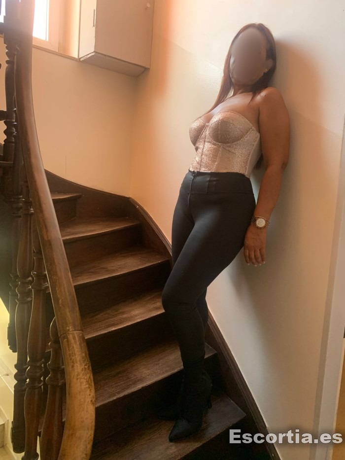 Escort latina 18 photo 6