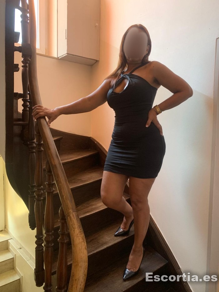 Escort latina 18 photo 7