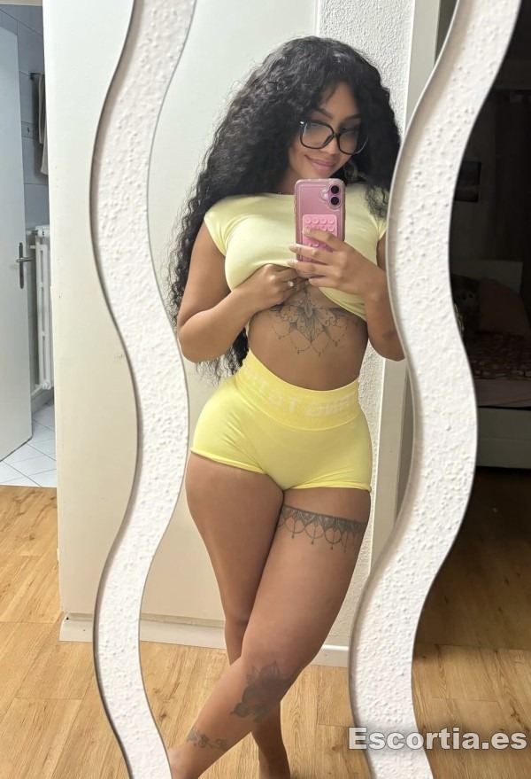 Melanie photo 2