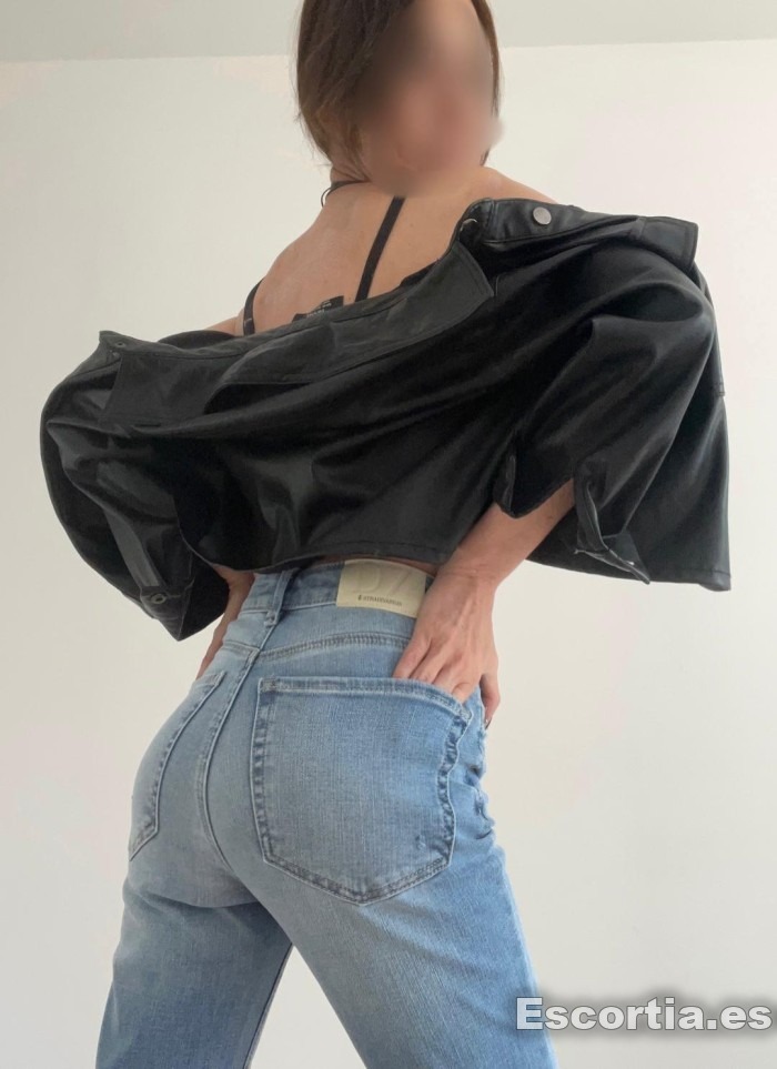 Camila photo 4