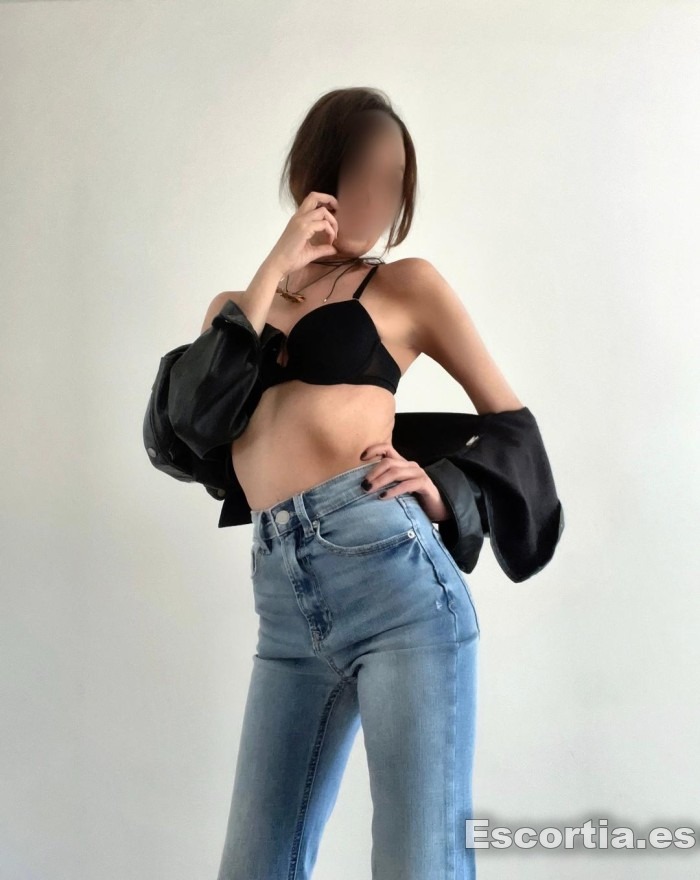 Camila photo 5