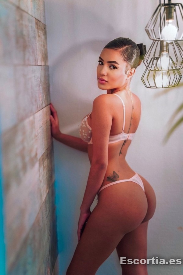 Mia photo 3