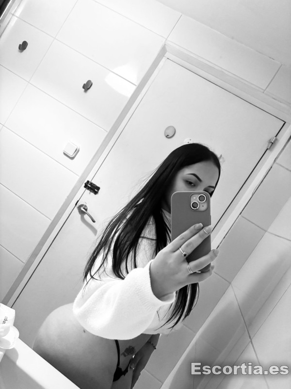 Zoe photo 3