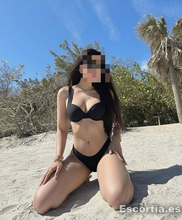 Escort latina 24 photo 3