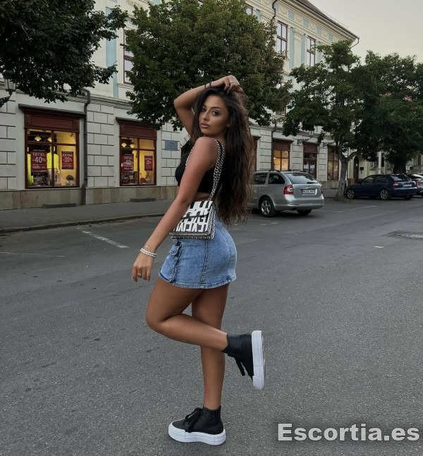 Lara photo 8