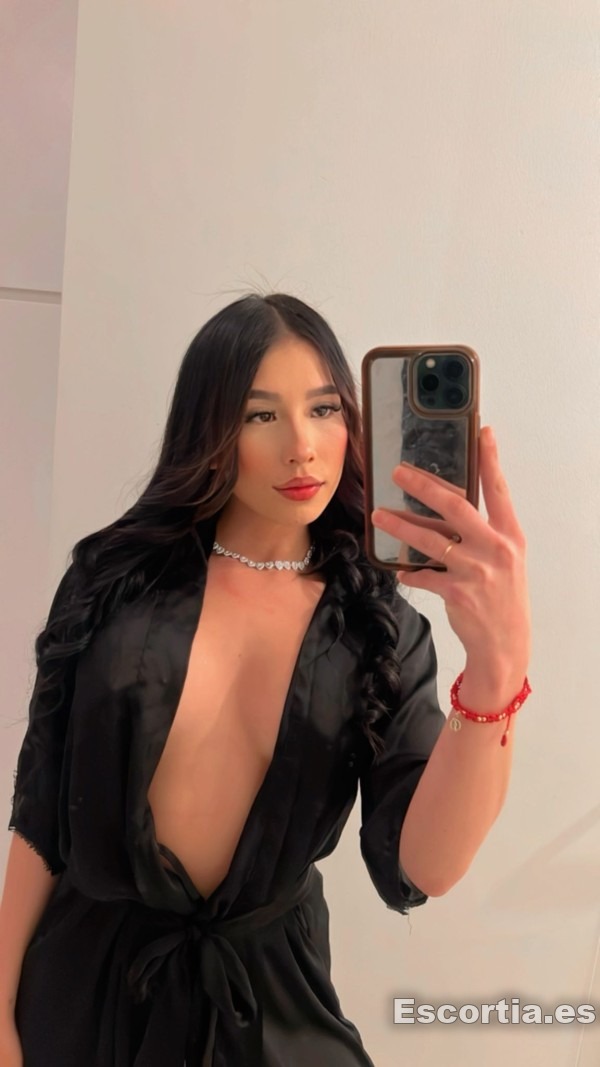 Escort latina 25 photo 2