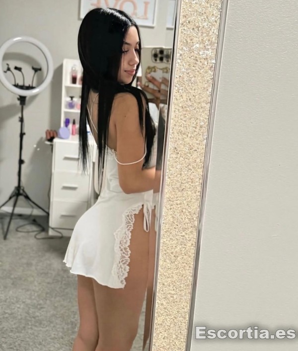 Cloe photo 3