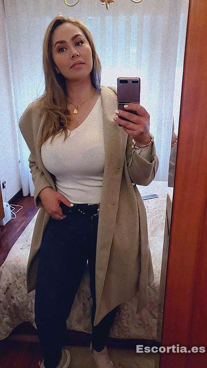 Angélica photo 4