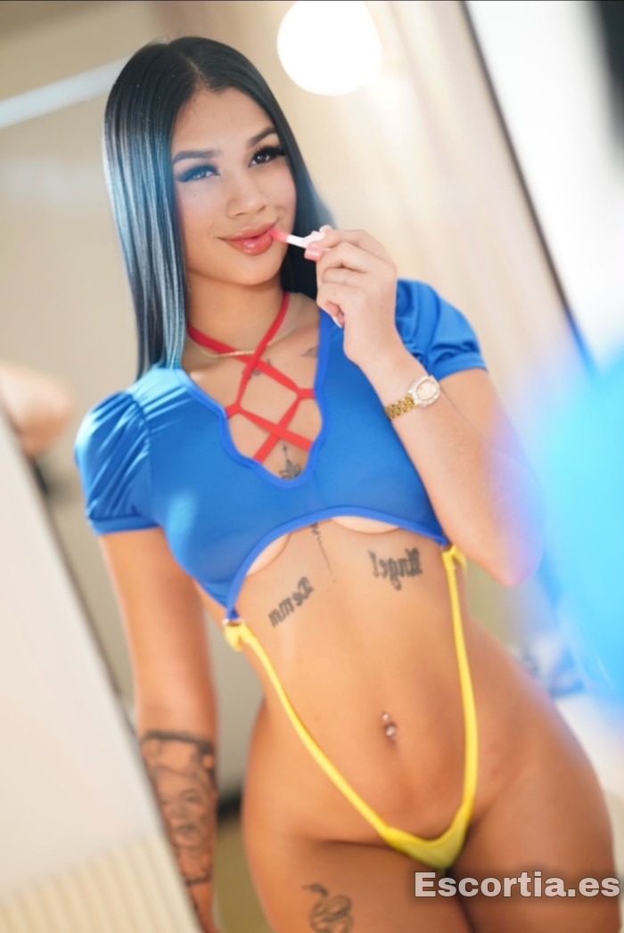 Ashley photo 4