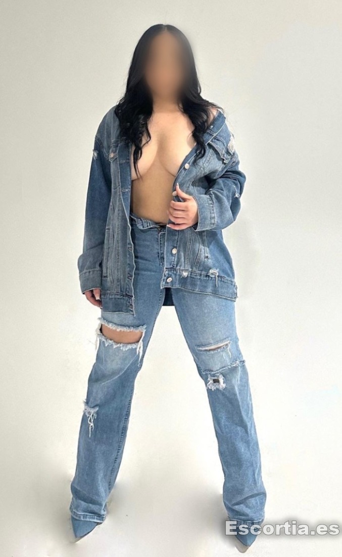 Escort latina 23 photo 2