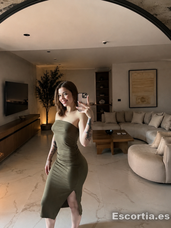 Escort latina 24 photo 6