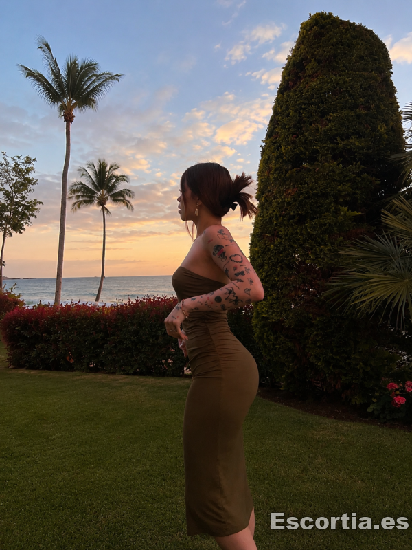 Escort latina 24 photo 8