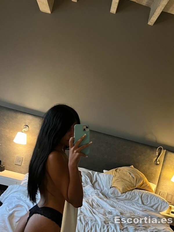 Camila photo 2