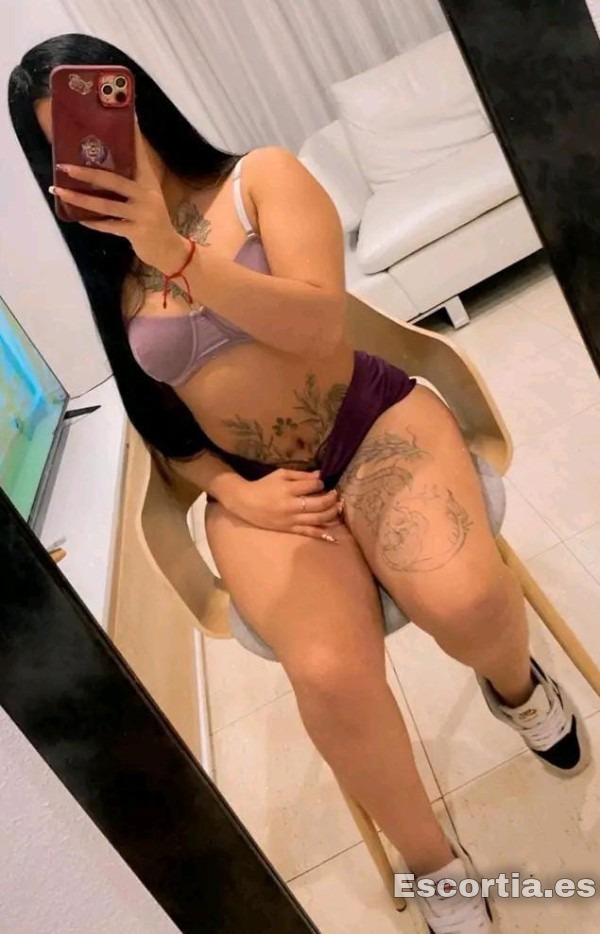 Pamela photo 3