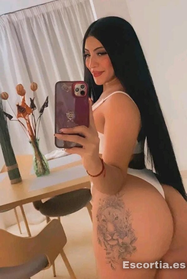 Pamela photo 4