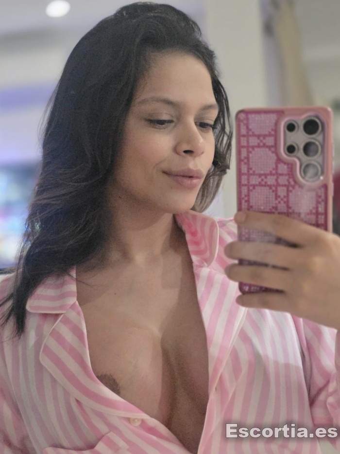 Mia photo 3