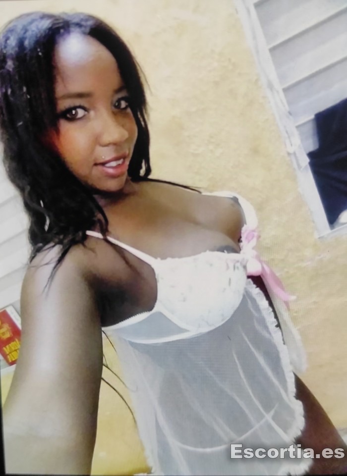 Escort latina 25 photo 2
