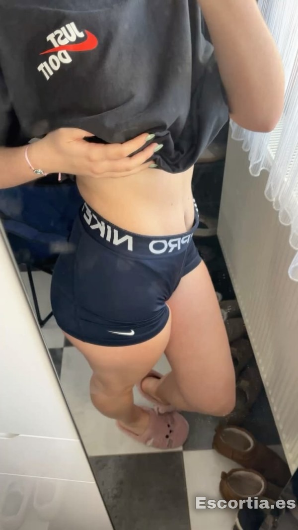 Escort latina 18 photo 3
