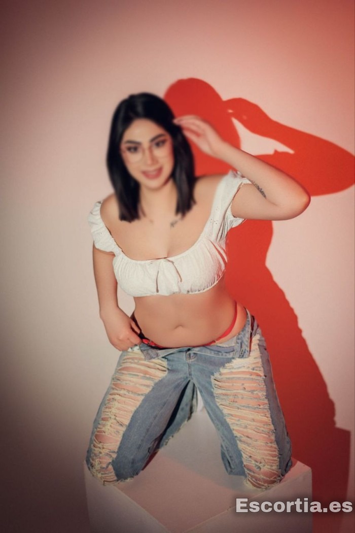 Escort latina 23 photo 2