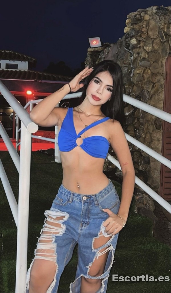 Camila photo 10