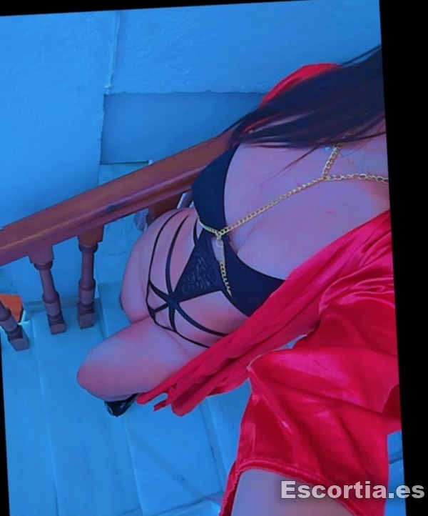 Camila photo 8
