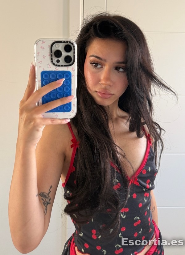 Mia photo 9