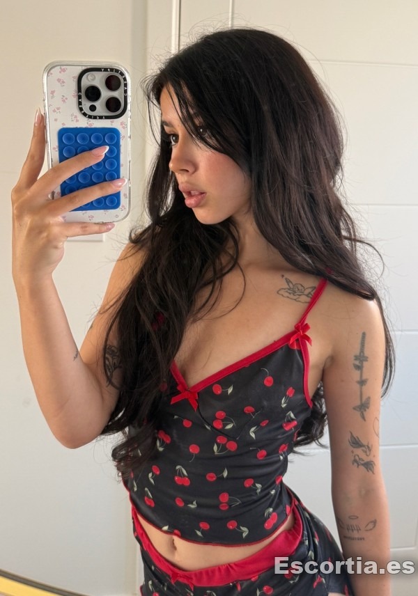 Mia photo 10