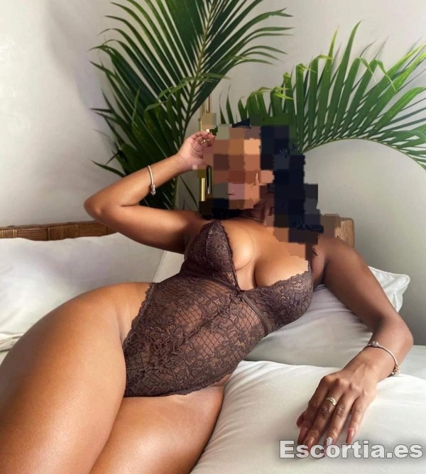 Escort latina 30 photo 2