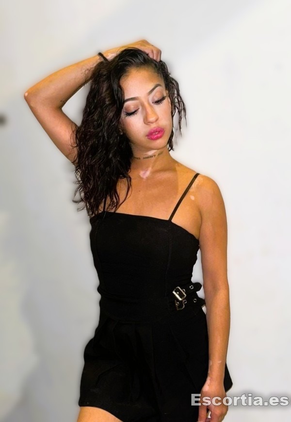 Caroline photo 3
