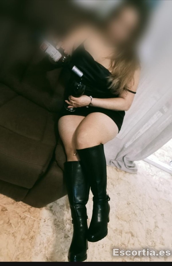 Camila photo 10