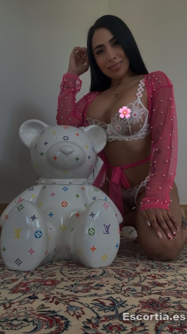 Pamela photo 7