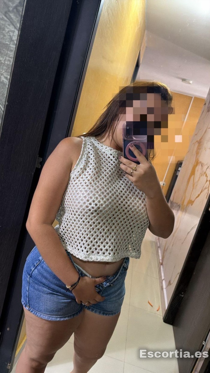 Escort latina 23 photo 2