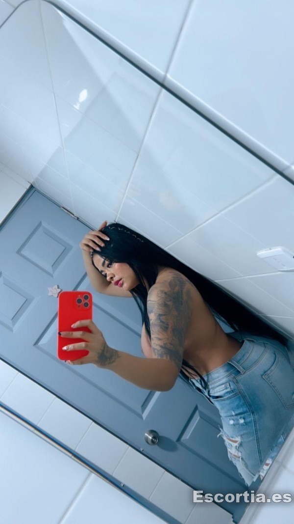 Camila photo 3
