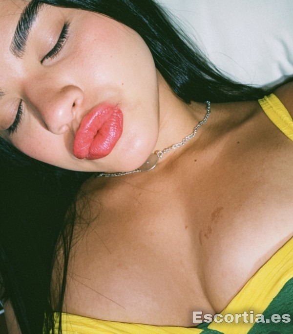 Escort latina 20 photo 2