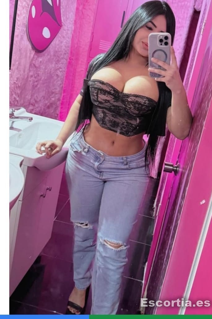 Camila photo 3