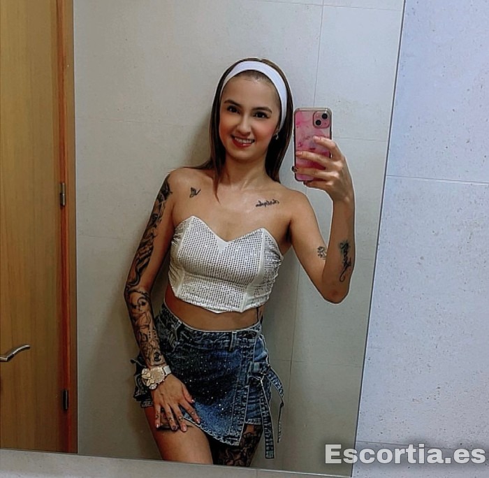 Samantha photo 4
