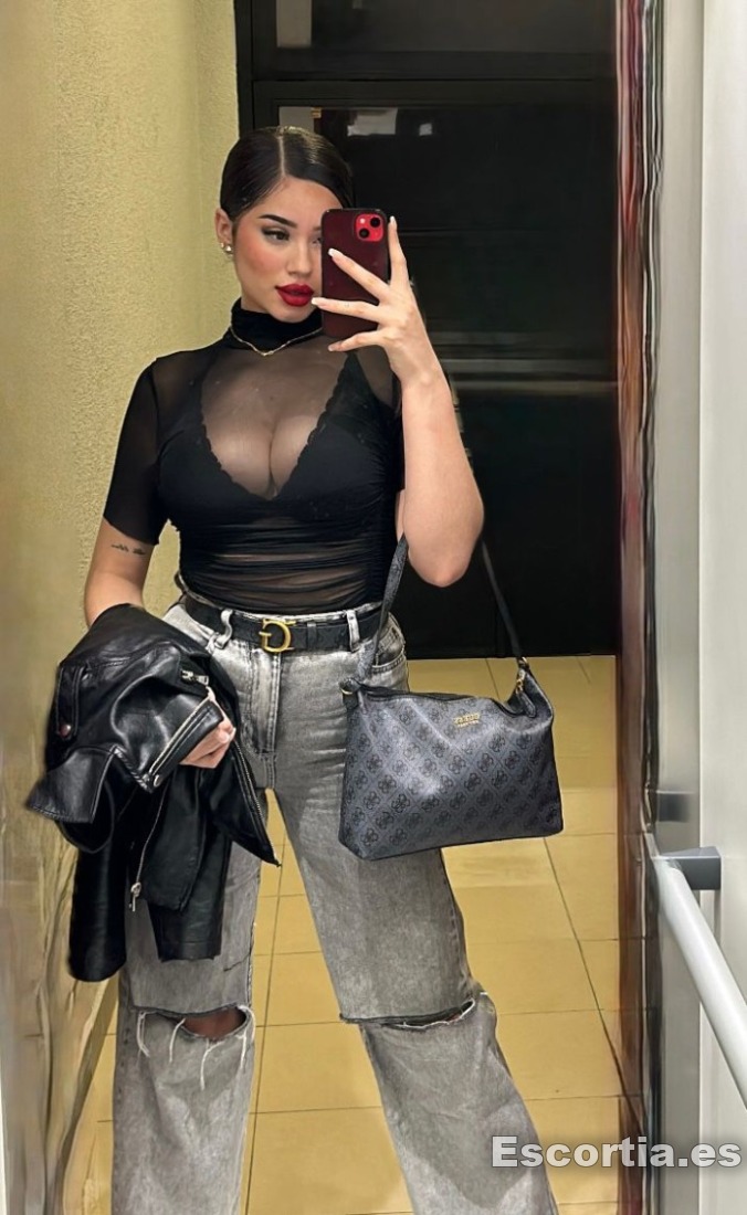 Escort latina 21 photo 2