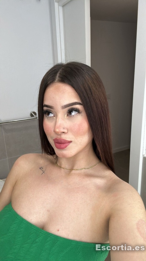 Escort latina 21 photo 3