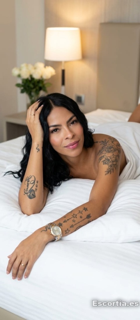 Escort latina 20 photo 2