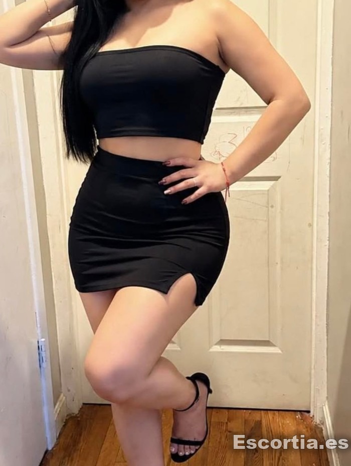 Camila photo 4