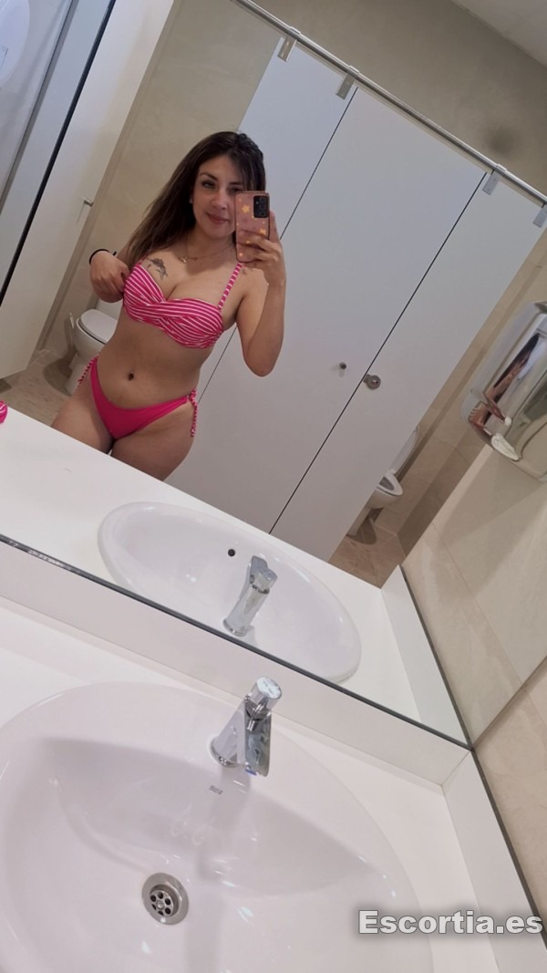 Escort latina 26 photo 2