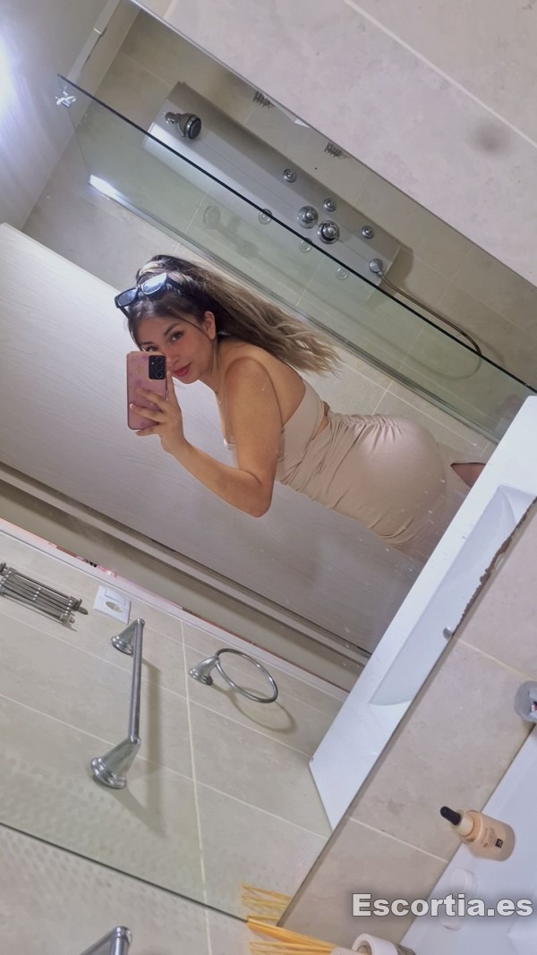 Escort latina 26 photo 4