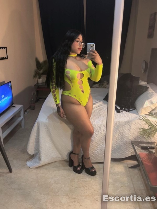 Pamela photo 3