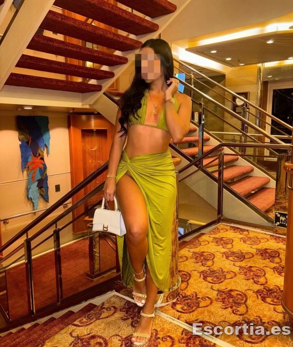 Camila photo 3