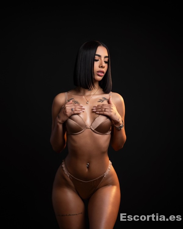 Mia photo 3