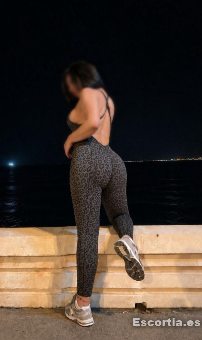 Escort latina 24 photo 6