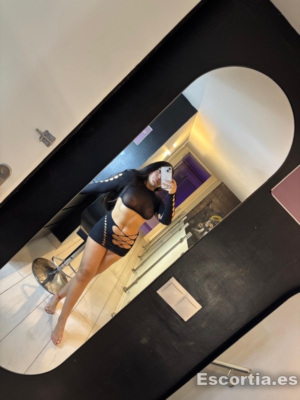 Camila photo 4